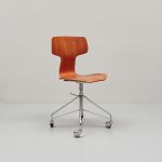 1067 3072 SWIVEL CHAIR